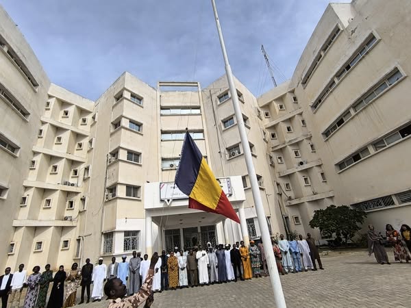 Tchad : Levée des couleurs au Ministère de l'Aménagement du Territoire sous la présidence de Mahamat Assileck Halata Tchad : Levée des couleurs au Ministère de l'Aménagement du Territoire sous la présidence de Mahamat Assileck Halata
