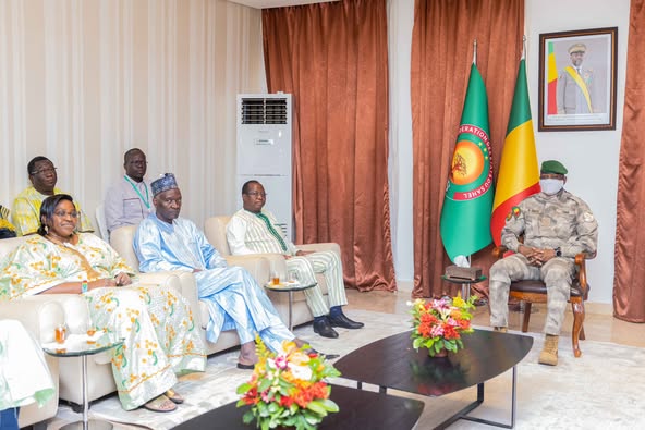 Mali : Le Président de la Transition reçoit les Ministres de l'Enseignement supérieur de l'AES Mali : Le Président de la Transition reçoit les Ministres de l'Enseignement supérieur de l'AES
