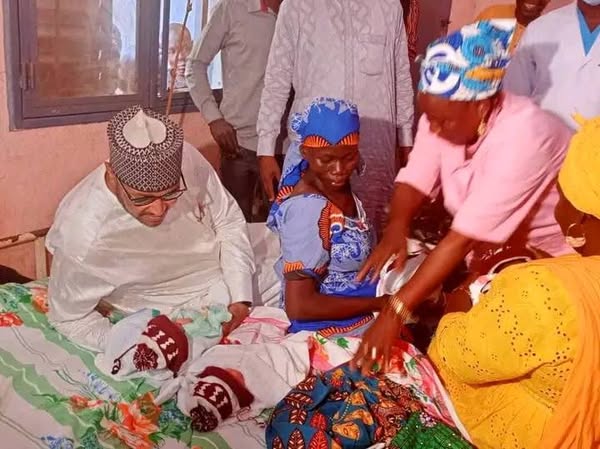 Tchad : Le Délégué Général du Gouvernement au chevet des quatriplés du Mayo Kebbi Ouest Tchad : Le Délégué Général du Gouvernement au chevet des quatriplés du Mayo Kebbi Ouest