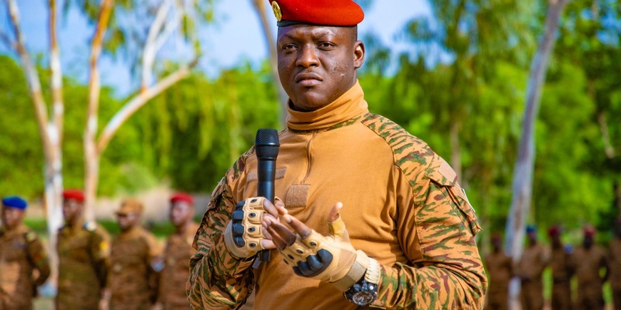 Capitaine Ibrahim Traoré : « Le Burkinabè ne négociera pas avec son ennemi…Nous ne lâcherons rien, absolument rien ! » Capitaine Ibrahim Traoré : « Le Burkinabè ne négociera pas avec son ennemi…Nous ne lâcherons rien, absolument rien ! »