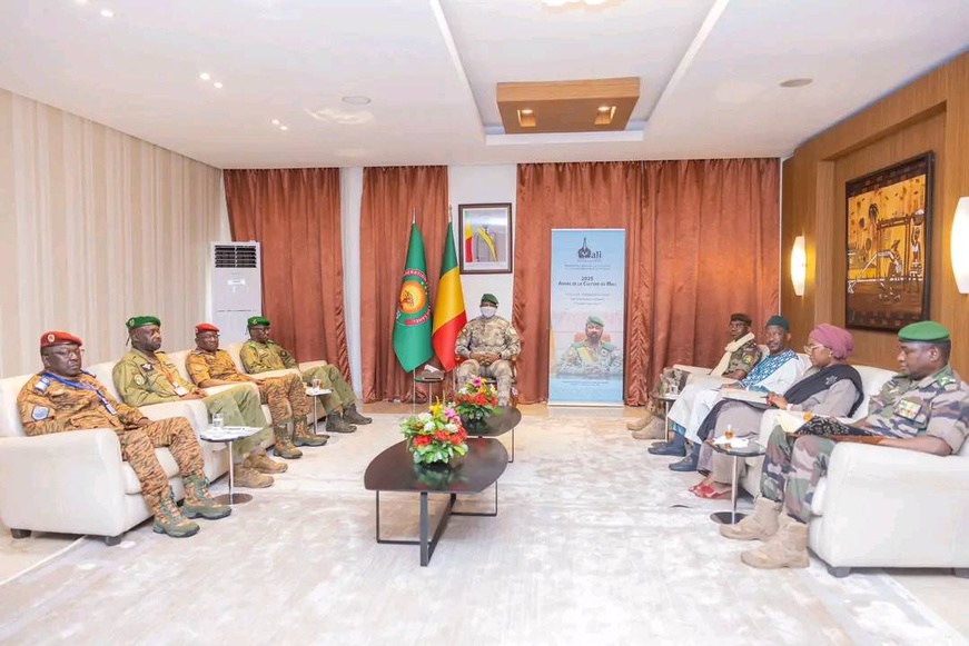 AES : Le Président du Mali reçoit les ministres de la Défense des États membres
