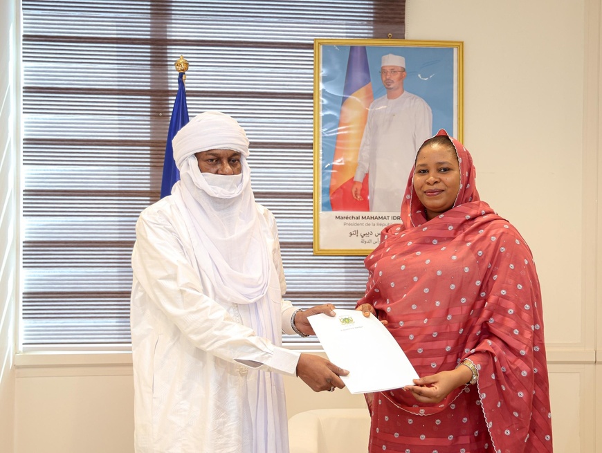 Tchad/Niger : le nouvel ambassadeur nigérien a présenté les copies figurées de ses lettres de créance Tchad/Niger : le nouvel ambassadeur nigérien a présenté les copies figurées de ses lettres de créance