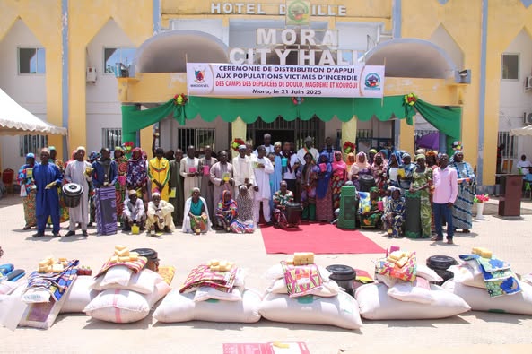 Cameroun : La commune de Mora vient en aide aux victimes des incendies dans les camps de déplacés Cameroun : La commune de Mora vient en aide aux victimes des incendies dans les camps de déplacés