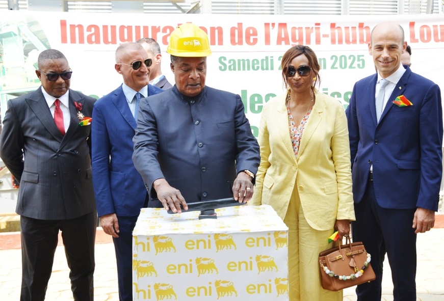 Sassou N'Guesso procédant à l'inauguration d'Agri-Hub de Loudima Sassou N'Guesso procédant à l'inauguration d'Agri-Hub de Loudima