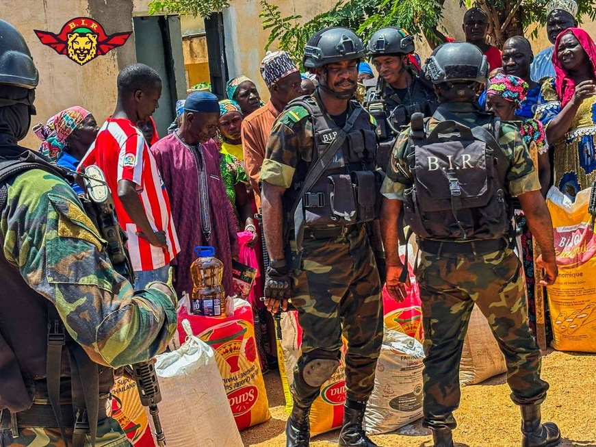Cameroun : Le BIR distribue des vivres à Gamboura après le lancement des travaux d'un nouveau camp Cameroun : Le BIR distribue des vivres à Gamboura après le lancement des travaux d'un nouveau camp