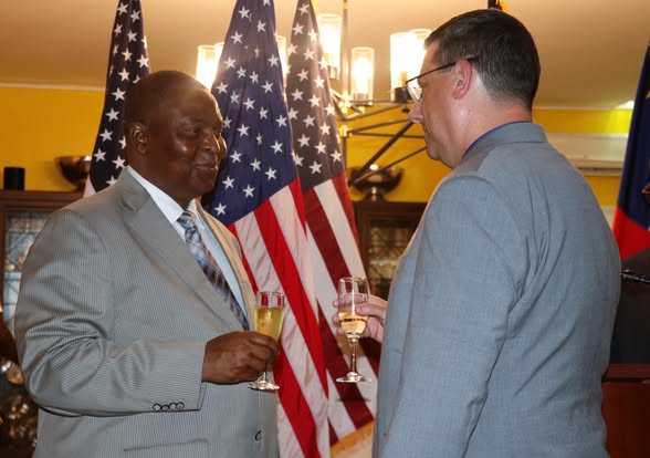 RCA : Les États-Unis et la Centrafrique célèbrent l'amitié et la coopération à Bangui RCA : Les États-Unis et la Centrafrique célèbrent l'amitié et la coopération à Bangui