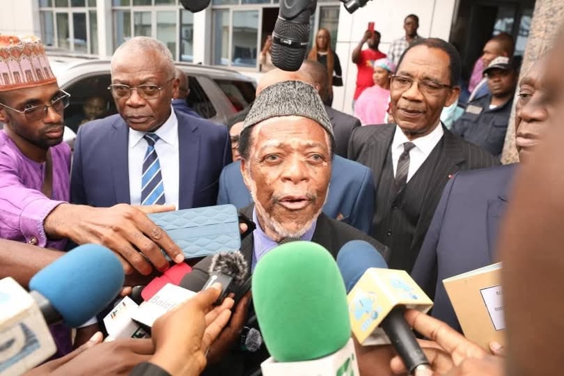 Présidentielle 2025 au Cameroun : La candidature de Paul Biya officiellement déposée à Elecam Présidentielle 2025 au Cameroun : La candidature de Paul Biya officiellement déposée à Elecam