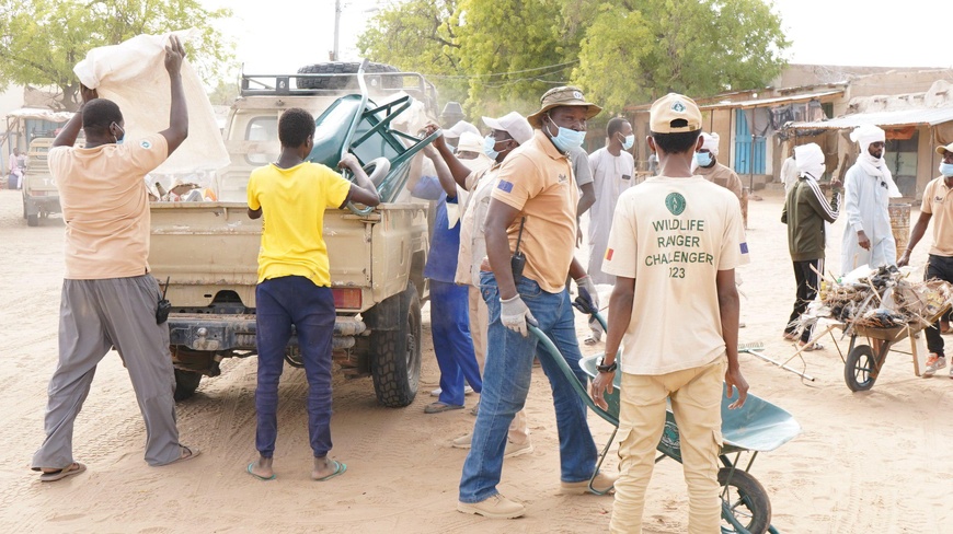 Tchad : La réserve de l'Ennedi et la Commune de Fada s'unissent pour une opération "Umuganda" Tchad : La réserve de l'Ennedi et la Commune de Fada s'unissent pour une opération "Umuganda"