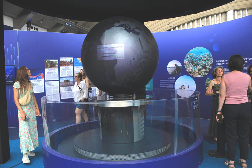 A model showcasing the dynamics of global currents is exhibited at the venue of the third United Nations Ocean Conference in Nice, France. (Photo by Shang Kaiyuan/People's Daily) A model showcasing the dynamics of global currents is exhibited at the venue of the third United Nations Ocean Conference in Nice, France. (Photo by Shang Kaiyuan/People's Daily)