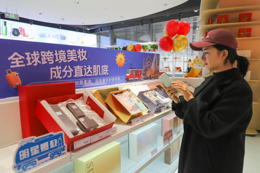 A customer shops for goods imported via China-Europe freight trains at a store in Yinchuan, capital of northwest China's Ningxia Hui autonomous region. (Photo by Wen Rui/People's Daily Online) A customer shops for goods imported via China-Europe freight trains at a store in Yinchuan, capital of northwest China's Ningxia Hui autonomous region. (Photo by Wen Rui/People's Daily Online)