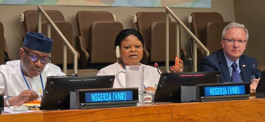 Adejoke Orelope-Adefulire, assistante spéciale principale du président pour les Objectifs de développement durable (OSSAP-ODD), présente le troisième Examen national volontaire (ENV) du Nigeria lors du Forum politique de haut niveau des Nations-Unies (FPHN) sur le développement durable 2025. Photo : thesun.ng Adejoke Orelope-Adefulire, assistante spéciale principale du président pour les Objectifs de développement durable (OSSAP-ODD), présente le troisième Examen national volontaire (ENV) du Nigeria lors du Forum politique de haut niveau des Nations-Unies (FPHN) sur le développement durable 2025. Photo : thesun.ng