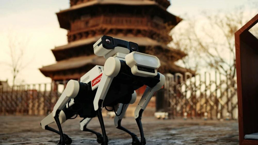 Photo shows a robotic dog operating in front of Sakyamuni Pagoda of Fogong Temple, well known as the Wooden Pagoda of Yingxian County, Shuozhou, north China's Shanxi province.(Photos from Wenbo Shanxi, the WeChat official account run by Shanxi Evening News)