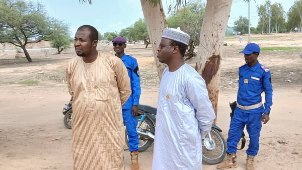 Tchad : La Mairie du 10ème arrondissement de N'Djaména installe des buses pour lutter contre les nondations Tchad : La Mairie du 10ème arrondissement de N'Djaména installe des buses pour lutter contre les nondations