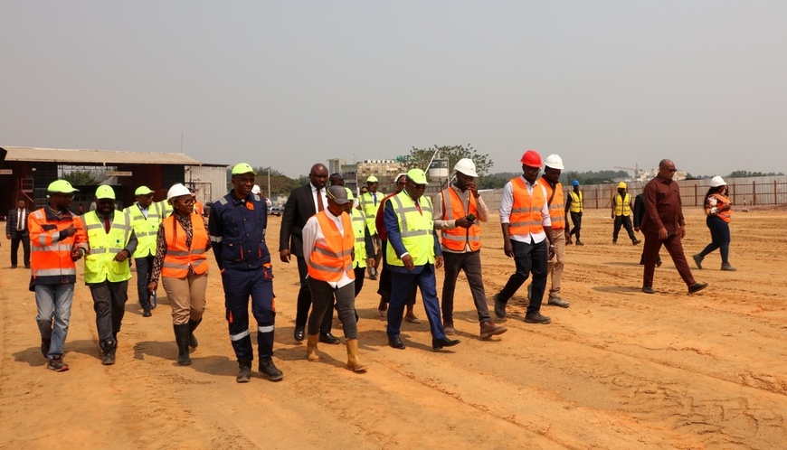 Visite du chantier par le DG de la SNPC, Maixent Raoul Ominga Visite du chantier par le DG de la SNPC, Maixent Raoul Ominga