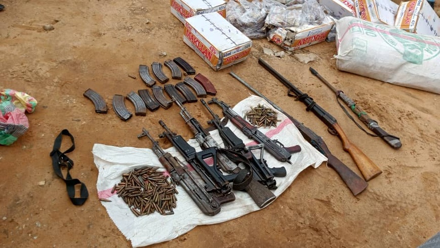 Tchad : Mayo-Kebbi Ouest, trois malfrats, un arsenal d’armes et des produits prohibés présentés à la presse