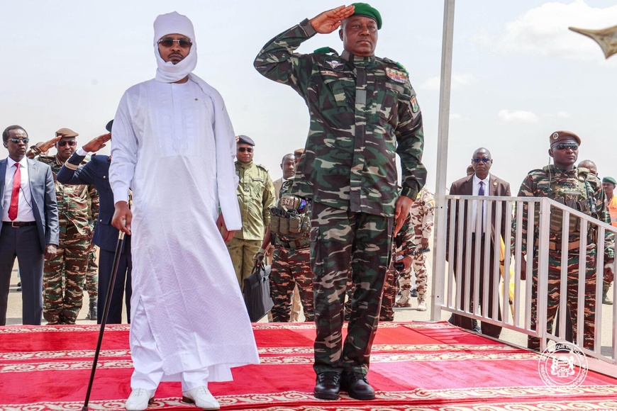 Tchad-Niger : arrivée du chef de l’Etat tchadien à Niamey pour une visite de travail Tchad-Niger : arrivée du chef de l’Etat tchadien à Niamey pour une visite de travail