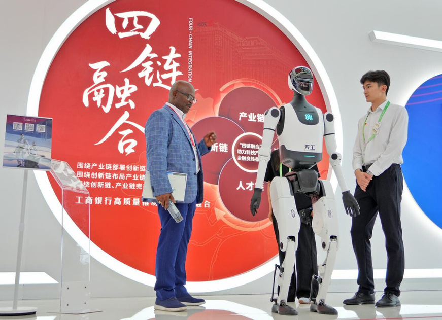 A visitor learns about a humanoid robot at the third China International Supply Chain Expo (CISCE) in Beijing, July 16, 2025. (Photo/Tang Ke)