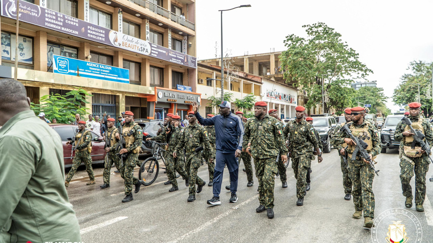 Guinée : le président de la République en visite surprise au ministère de l’Enseignement Supérieur et à la Primature Guinée : le président de la République en visite surprise au ministère de l’Enseignement Supérieur et à la Primature