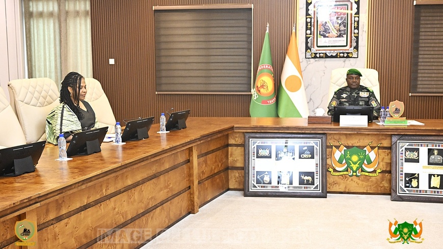 Niger : le président de la République reçoit l’activiste Nathalie Yamb Niger : le président de la République reçoit l’activiste Nathalie Yamb