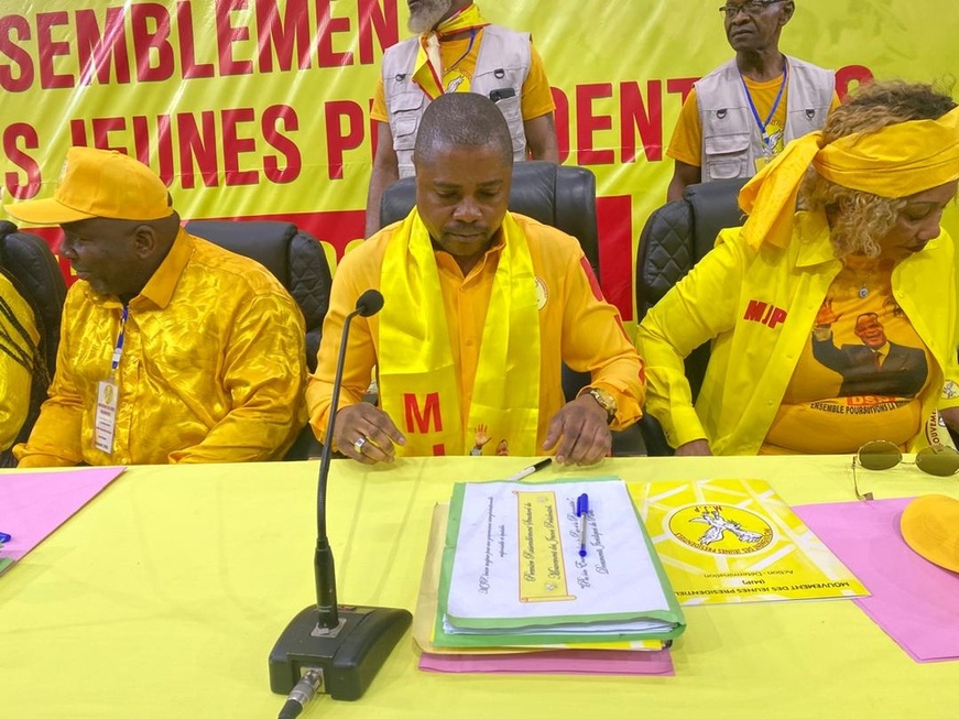 Donald Mobobola prononçant le discours d'ouverture Donald Mobobola prononçant le discours d'ouverture