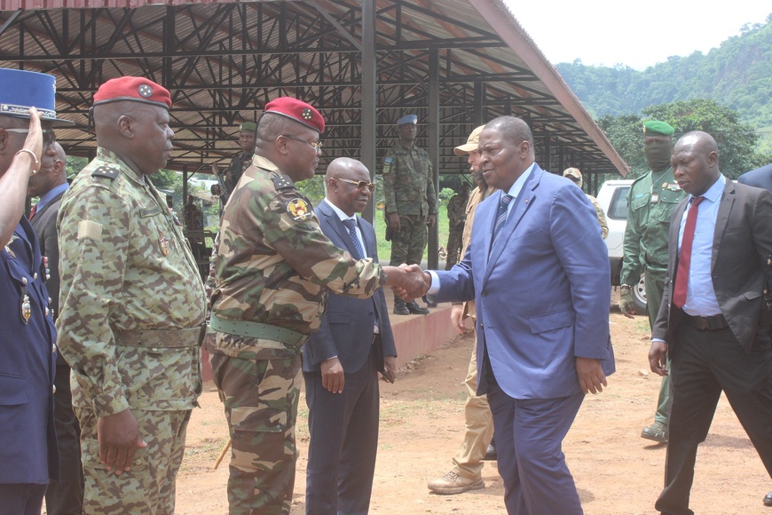 RCA : le président de la République aussi proche de son Armée RCA : le président de la République aussi proche de son Armée