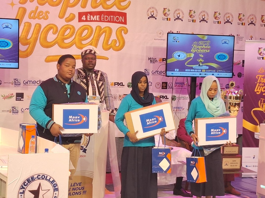 Tchad : Moov Africa offre des prix aux finalistes de la 4ème édition du trophée des Lycéens Tchad : Moov Africa offre des prix aux finalistes de la 4ème édition du trophée des Lycéens