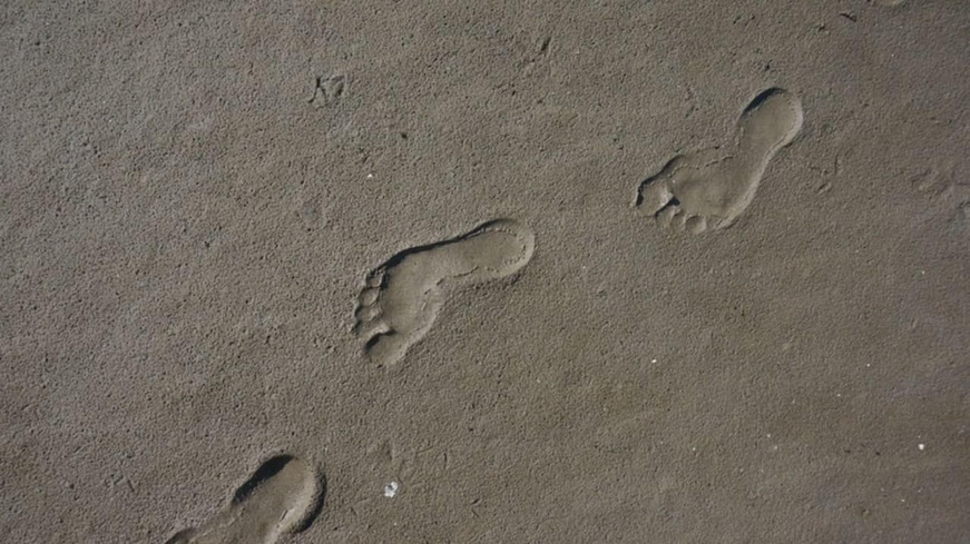 Tchad : il collecte le sable des pas de son oncle pour des pratiques mystiques et se retrouve en prison