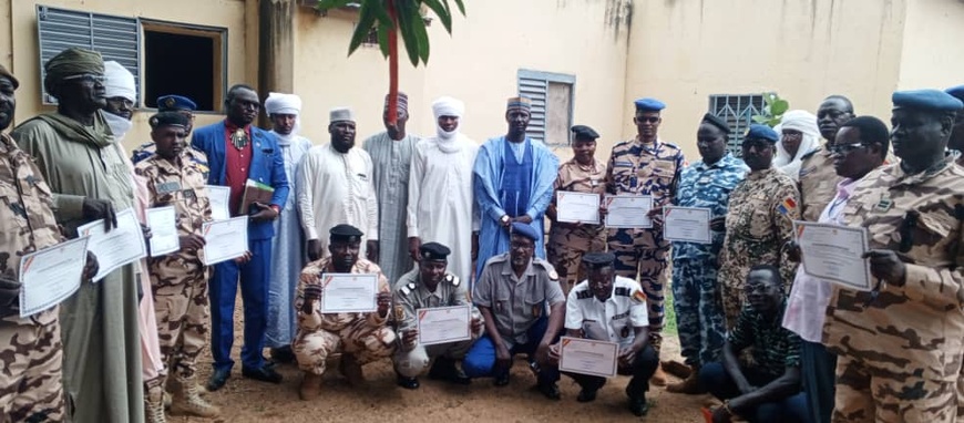 Tchad : le préfet de la Tandjilé-Ouest honore les responsables de la sécurité Tchad : le préfet de la Tandjilé-Ouest honore les responsables de la sécurité