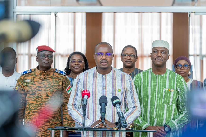 Mali : le président de la Transition accorde une audience au chef du gouvernement burkinabè Mali : le président de la Transition accorde une audience au chef du gouvernement burkinabè