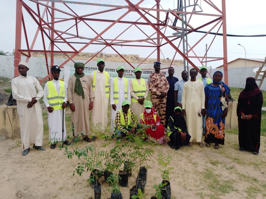 Tchad : Des jeunes plantent des arbres pour lutter contre la désertification à Moussoro Tchad : Des jeunes plantent des arbres pour lutter contre la désertification à Moussoro
