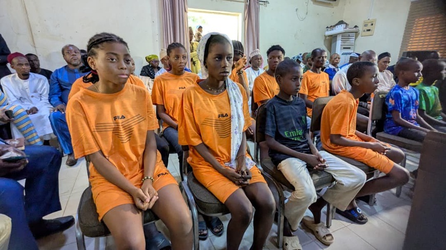 Cameroun : 13 otages libérés des mains de Boko Haram présentés au gouverneur de l'Extrême-Nord Cameroun : 13 otages libérés des mains de Boko Haram présentés au gouverneur de l'Extrême-Nord