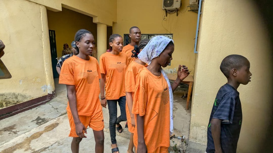 Cameroun : 13 otages libérés des mains de Boko Haram présentés au gouverneur de l'Extrême-Nord Cameroun : 13 otages libérés des mains de Boko Haram présentés au gouverneur de l'Extrême-Nord