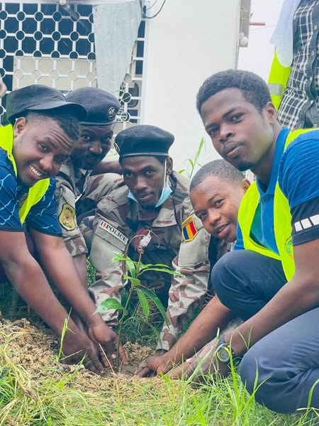 Tchad : La Police nationale participe à une action de reboisement pour la santé et le climat Tchad : La Police nationale participe à une action de reboisement pour la santé et le climat