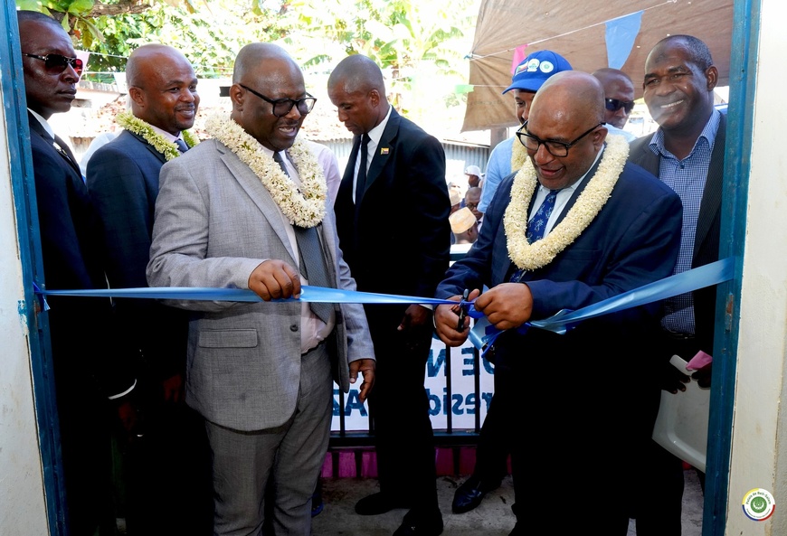 Union des Comores : inauguration de la chambre froide solaire de Niumachiwa
