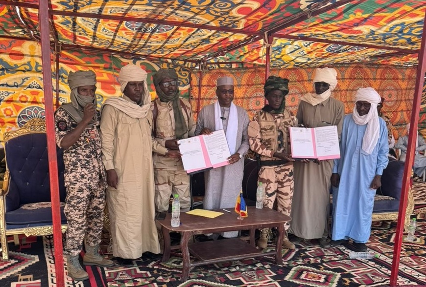Tchad : le gouvernement signe un accord de paix additionnel avec deux mouvements dans le Tibesti Tchad : le gouvernement signe un accord de paix additionnel avec deux mouvements dans le Tibesti