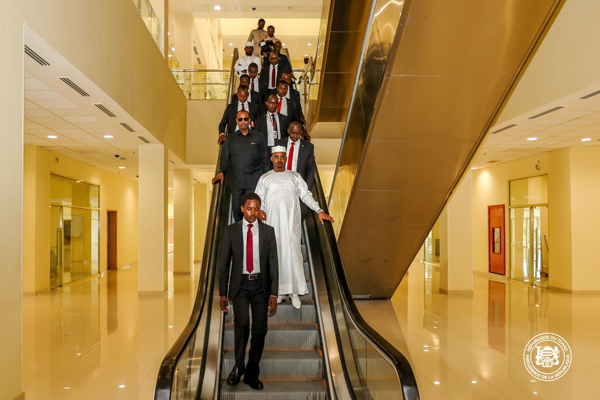 Tchad : le chef de l’Etat inspecte le chantier du Centre commercial de la CNPS Tchad : le chef de l’Etat inspecte le chantier du Centre commercial de la CNPS