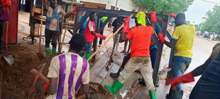 Tchad : Opération de curage des caniveaux à Koumra Tchad : Opération de curage des caniveaux à Koumra