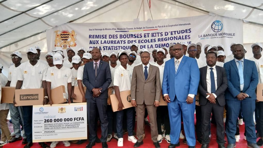 Tchad : L'INSEED remet des bourses et kits d'études aux lauréats tchadiens admis dans les écoles régionales de statistique et de démographie Tchad : L'INSEED remet des bourses et kits d'études aux lauréats tchadiens admis dans les écoles régionales de statistique et de démographie
