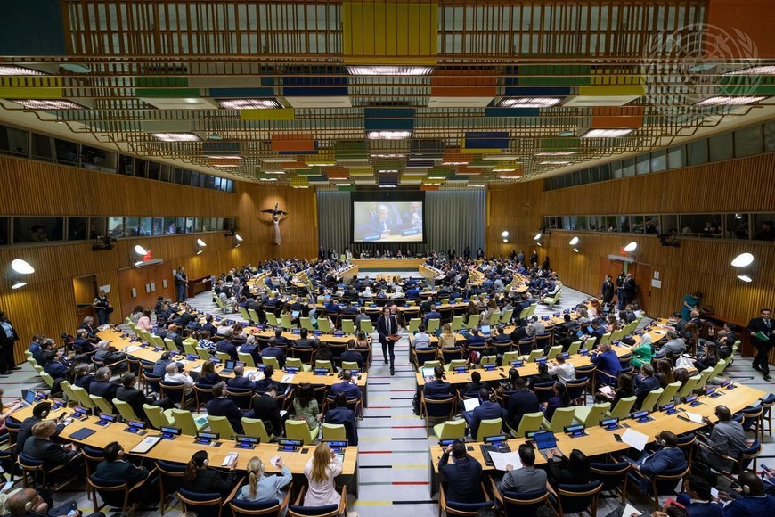 Vue d'ensemble de la séance de synthèse et de la réunion ministérielle intitulée « Réaliser la paix : consolider les résultats et tracer la voie à suivre » pendant la Conférence. Photo : UN Photo/Manuel Elías Vue d'ensemble de la séance de synthèse et de la réunion ministérielle intitulée « Réaliser la paix : consolider les résultats et tracer la voie à suivre » pendant la Conférence. Photo : UN Photo/Manuel Elías
