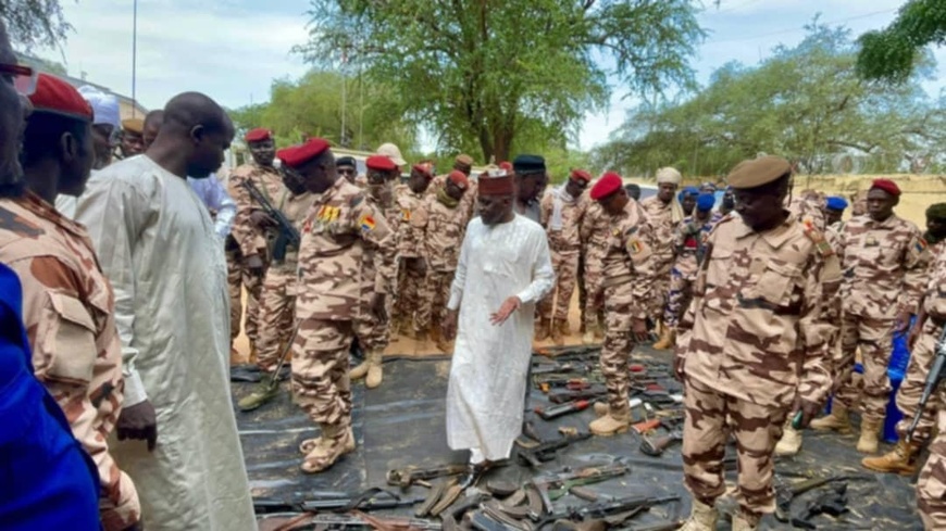 Tchad : au Sila, des armes de guerre présentées à la presse à Goz-Beïda Tchad : au Sila, des armes de guerre présentées à la presse à Goz-Beïda