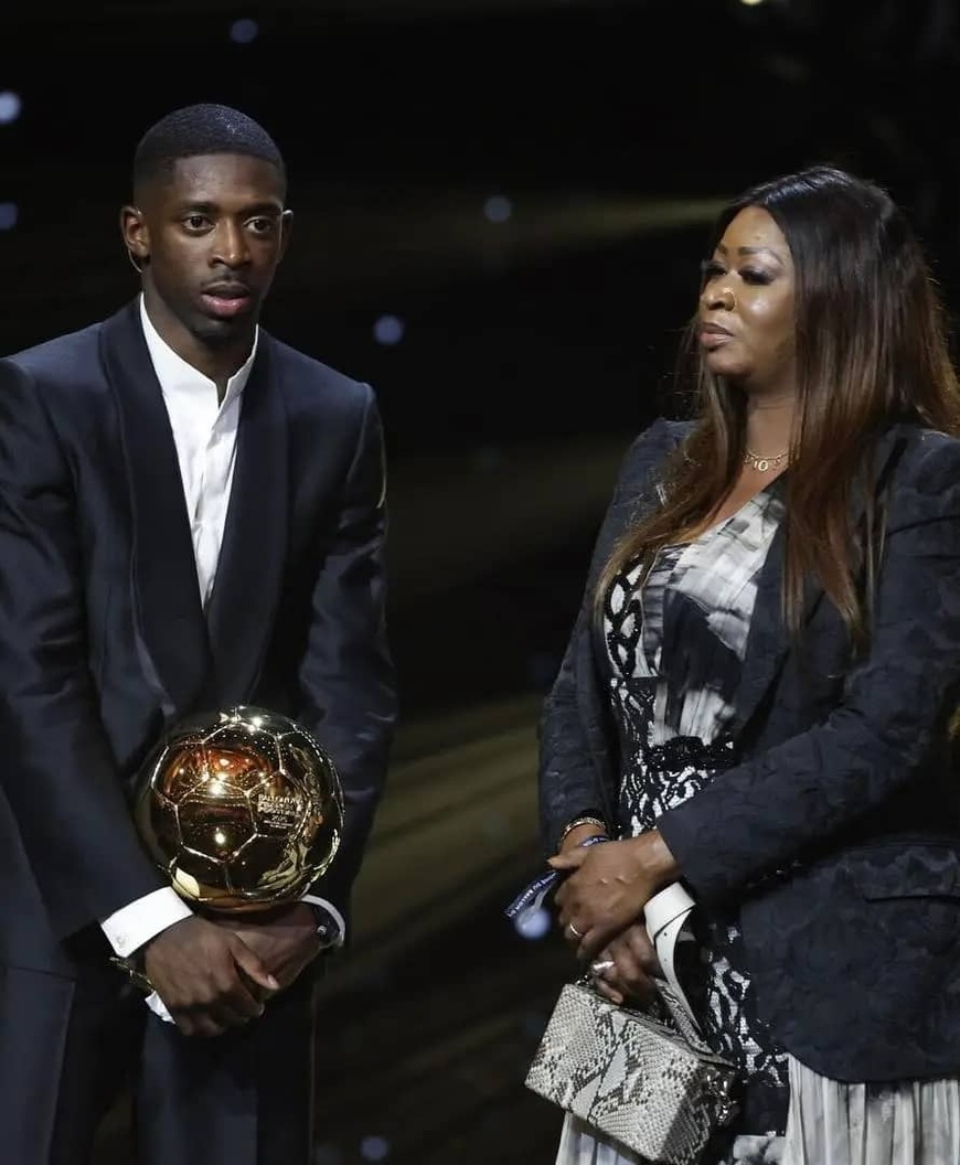 Ballon d'Or : la discrète fierté d'une mère et sa promesse de tournée africaine Ballon d'Or : la discrète fierté d'une mère et sa promesse de tournée africaine