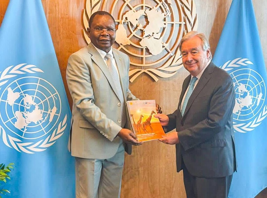 Tchad : Le Premier Ministre remet le Plan National de Développement « Tchad Connexion 2030 » au Secrétaire général de l’ONU Tchad : Le Premier Ministre remet le Plan National de Développement « Tchad Connexion 2030 » au Secrétaire général de l’ONU