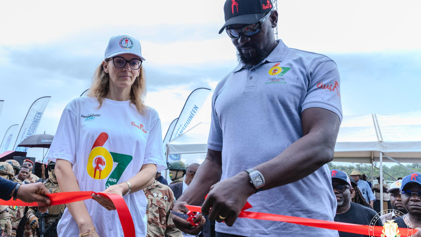 Le Chef de l’État en compagnie de son Épouse a officiellement réceptionné ce dimanche 28 septembre 2025 les quatre (4) premières locomotives de la Compagnie du TransGuinéen (CTG), dont la première porte le nom de son village “KŌMA”, symbolisant ainsi Le Chef de l’État en compagnie de son Épouse a officiellement réceptionné ce dimanche 28 septembre 2025 les quatre (4) premières locomotives de la Compagnie du TransGuinéen (CTG), dont la première porte le nom de son village “KŌMA”, symbolisant ainsi