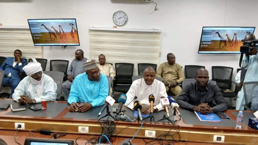 Tchad : Le Ministre des Finances finalise les accords avec des investisseurs indiens en vue de la Table Ronde d'Abou Dabi Tchad : Le Ministre des Finances finalise les accords avec des investisseurs indiens en vue de la Table Ronde d'Abou Dabi