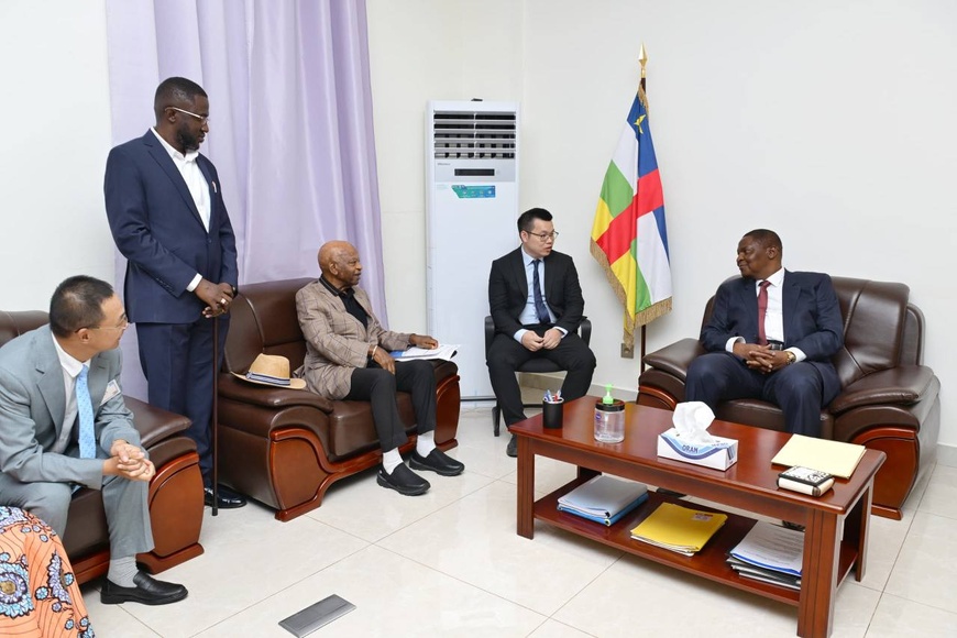 RCA : Le Président Touadéra reçoit le Prince Arthur Eze pour stimuler l'investissement nigérian RCA : Le Président Touadéra reçoit le Prince Arthur Eze pour stimuler l'investissement nigérian