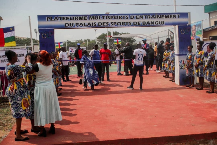 RCA : Faustin Archange Touadéra inaugure la plateforme multisports du Palais des Sports de Bangui RCA : Faustin Archange Touadéra inaugure la plateforme multisports du Palais des Sports de Bangui