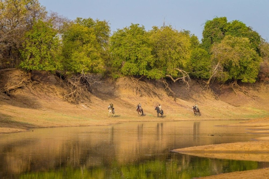 Les patrouilles des gardes forestiers contribuent à la surveillance générale et à la sécurité des rhinocéros à Zakouma © Marcus Westberg