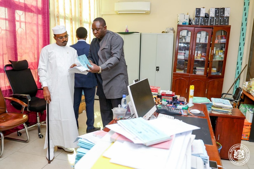 Tchad : Nouvelle visite inopinée du Maréchal Déby à la CRCT et annonce d'une revalorisation des pensions Tchad : Nouvelle visite inopinée du Maréchal Déby à la CRCT et annonce d'une revalorisation des pensions