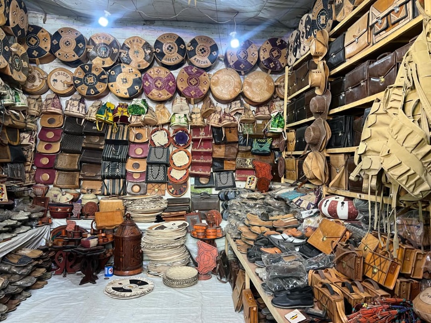 Tchad : à Abéché, le ministre Abakar Rozzi en mission de valorisation de l’artisanat local Tchad : à Abéché, le ministre Abakar Rozzi en mission de valorisation de l’artisanat local