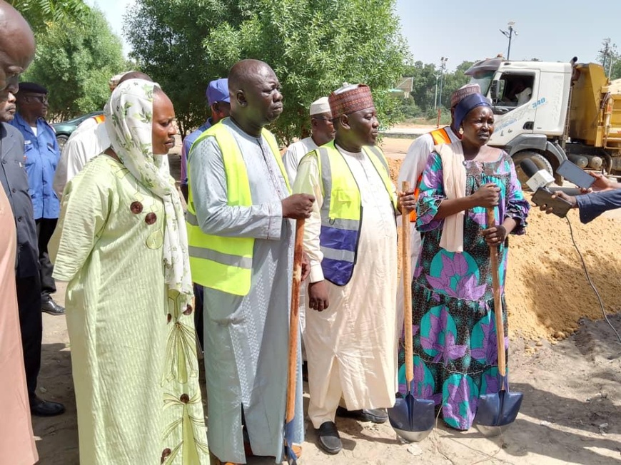 Tchad : à N'Djamena, la commune du 3ème arrondissement soutient le Lycée Félix Eboué par des travaux de remblaiement Tchad : à N'Djamena, la commune du 3ème arrondissement soutient le Lycée Félix Eboué par des travaux de remblaiement